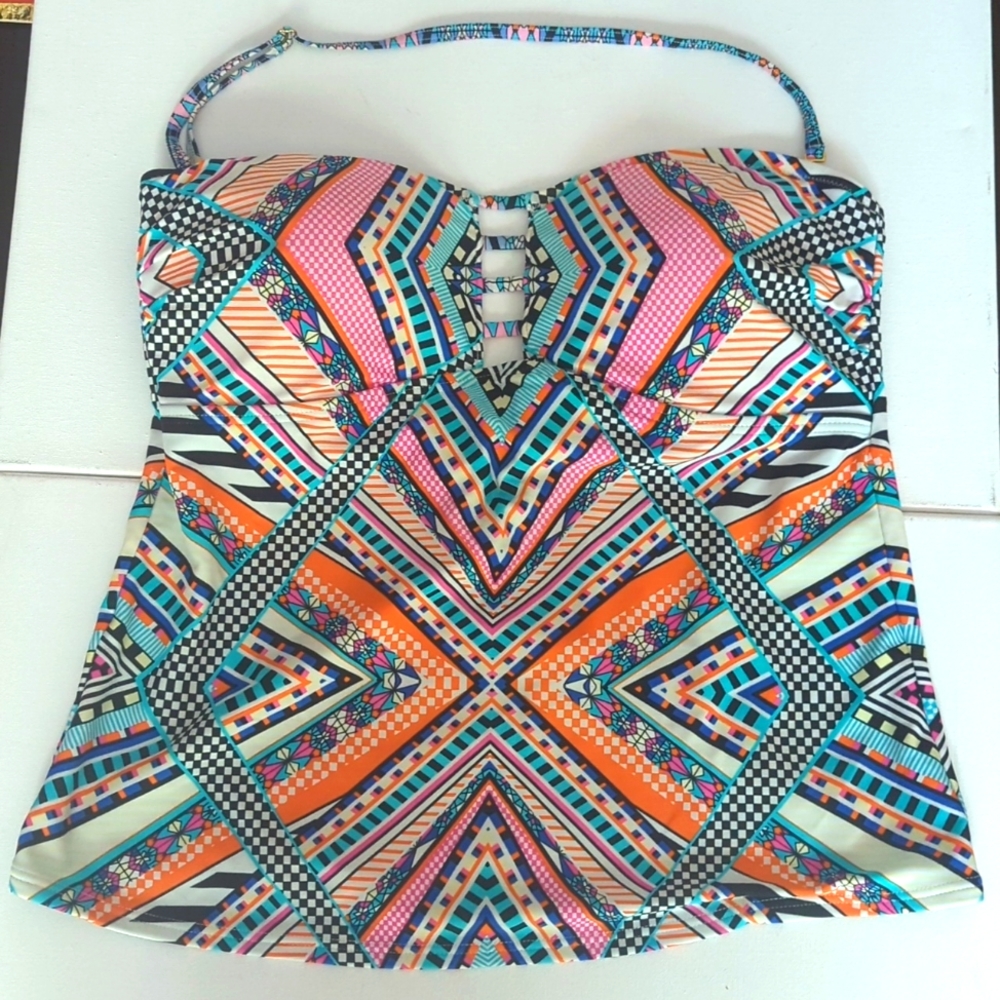 Jessica Simpson tankini bathing suit top. Size Large